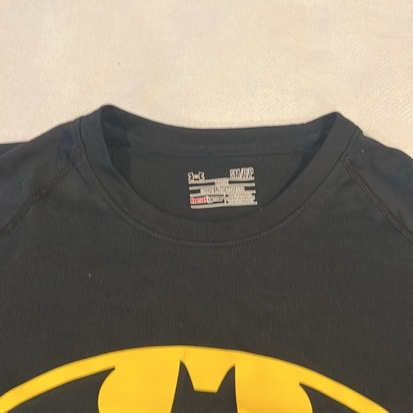 Under armour, Batman size small tee shirt - Picture 3 of 4